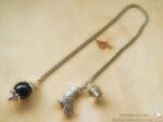 Krafttier Pendel "Rabe" – Bild 2