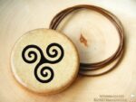 Schamanentrommel Amulett "Triskele" – Bild 2