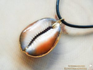 Meeres Amulett "Kaurimuschel"