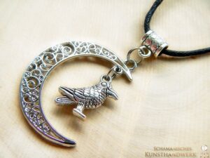 Mond Amulett "Krafttier Rabe"
