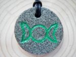 Granit Amulett "Dreifacher Mond"
