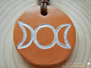 Ton Amulett "Dreifacher Mond"
