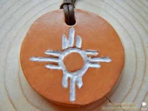 Ton Amulett "Sonne"