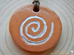Ton Amulett "Spirale des Lebens"