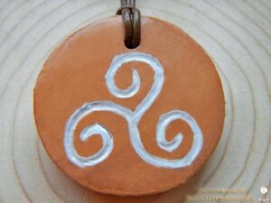 Ton Amulett "Triskele"