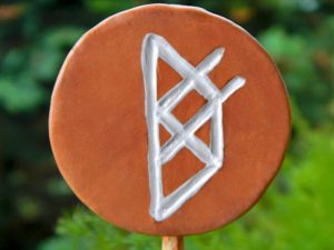 Spiritueller Gartenstecker "Binderune"