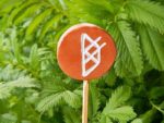 Spiritueller Gartenstecker "Binderune" – Bild 2
