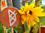 Spiritueller Gartenstecker "Binderune" – Bild 7