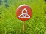 Spiritueller Gartenstecker "Triquetra" – Bild 3