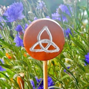 Spiritueller Gartenstecker "Triquetra" – Bild 5