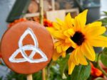 Spiritueller Gartenstecker "Triquetra" – Bild 7