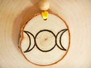 Ostara Anhänger "Dreifacher Mond"