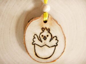 Ostara Anhänger "Küken im Ei"