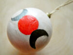 Weihnachtskugel "Dreifacher Mond" von der Seite (Abb. ähnlich)