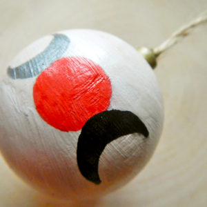 Weihnachtskugel "Dreifacher Mond" von der Seite (Abb. ähnlich)