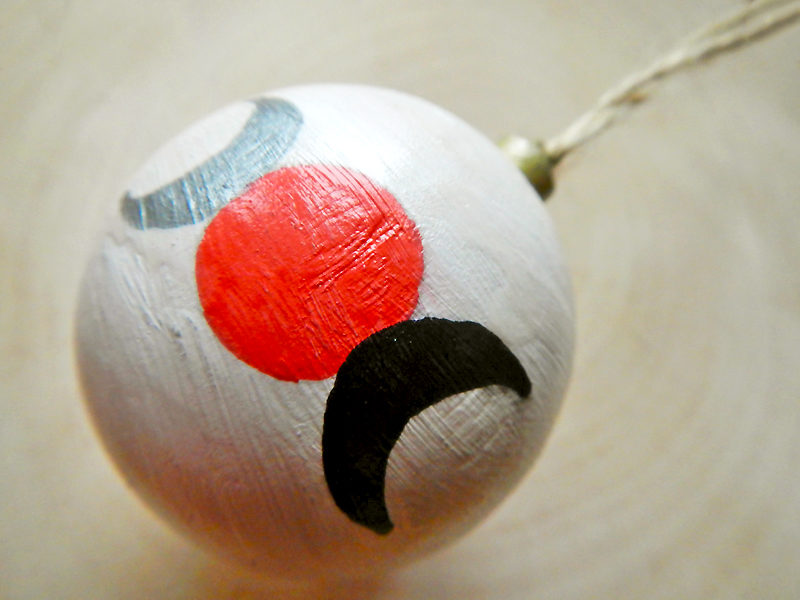 Weihnachtskugel "Dreifacher Mond" von der Seite (Abb. ähnlich)