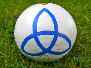 Gartenkugel "Triquetra" (Abb. ähnlich)