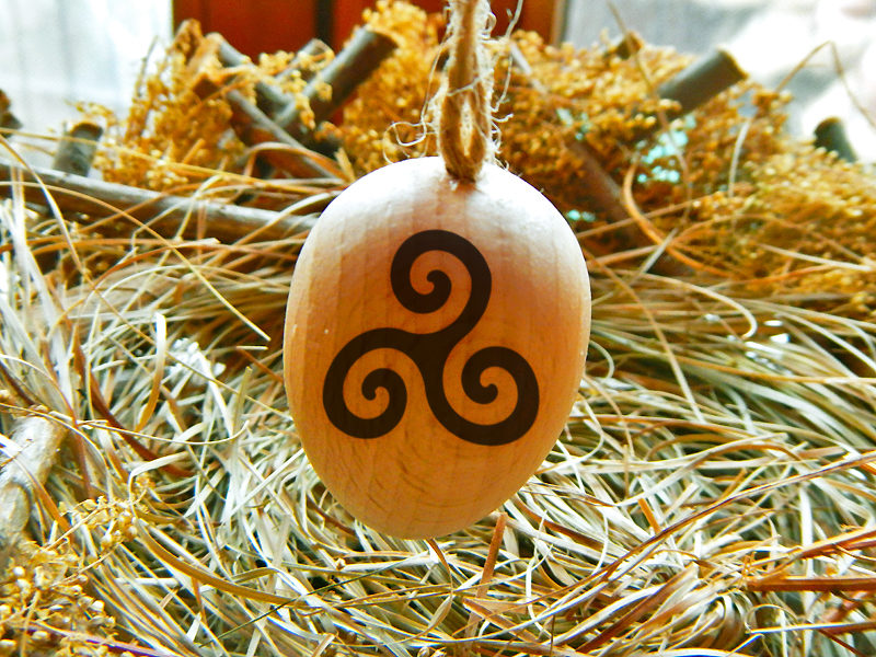Ostara Ei "Triskele" – Bild 3