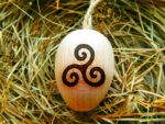 Ostara Ei "Triskele" – Bild 2