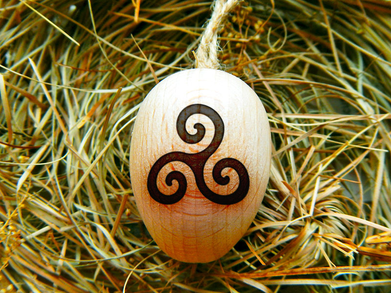 Ostara Ei "Triskele" – Bild 2