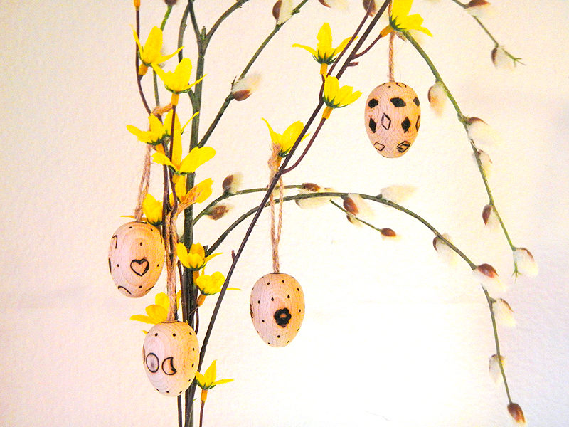 Ostara Eier am Forsythienzweig mit Weidenkätzchen (Abb. ähnlich & ohne Dekoration)