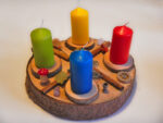 Yul Kranz Wicca auf Baumscheibe (seitlich) - Element Wasser